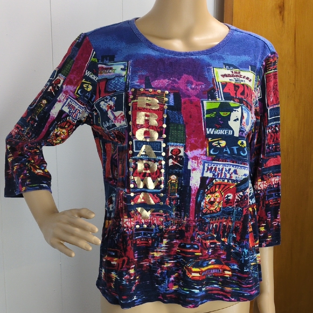 Broadway Vibrant Graphic Top Large